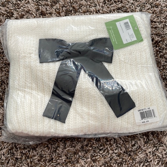 kate spade Accessories - NEW Kate Spade bow knit scarf